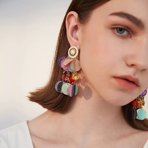 カラフルスパンコールのゴージャスピアス《Z01261》