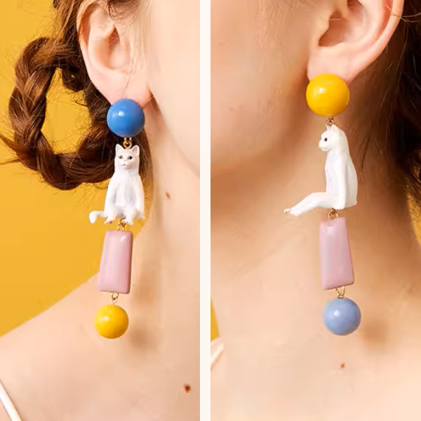 ポップに揺れる*カラフル猫モチーフの個性派ピアス《Z01190》