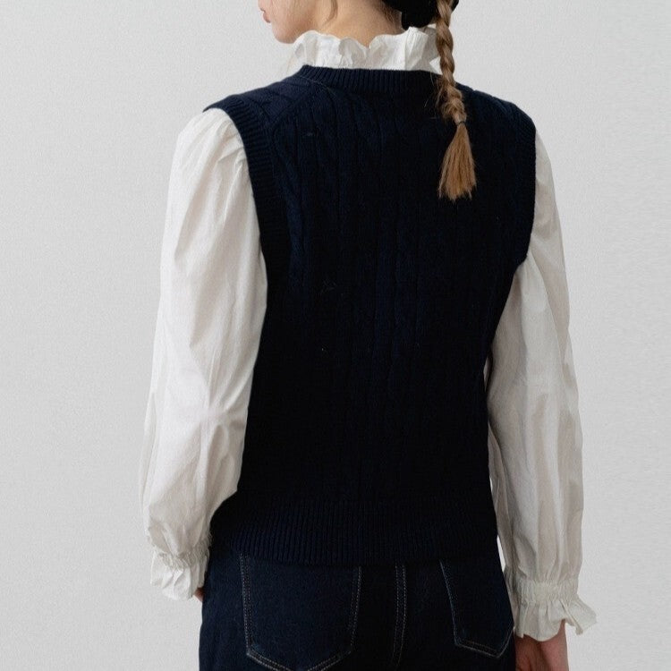 優雅な知性を纏うエレガントネイビー・ケーブルニット《Z01078》