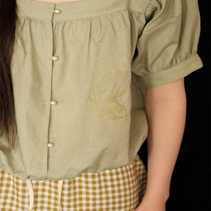 【2color】刺繍うさぎのスクエアネックブラウス《Z01046》