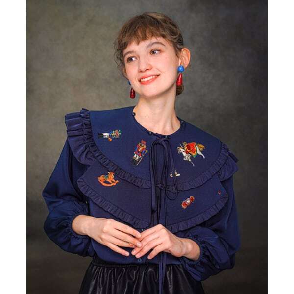 くるみ割り人形刺繍フリル衿ブラウス C0113