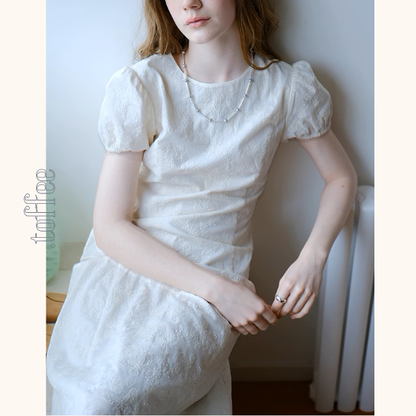 パフスリーブ蝶柄刺繍入りミモレ丈ワンピース《Z00873》