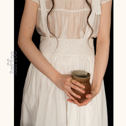 花刺繍ホワイトサスペンダースカート《Z01053》