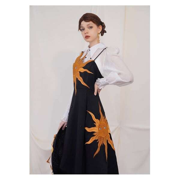 【2color】太陽刺繍サスペンダーワンピース C0080