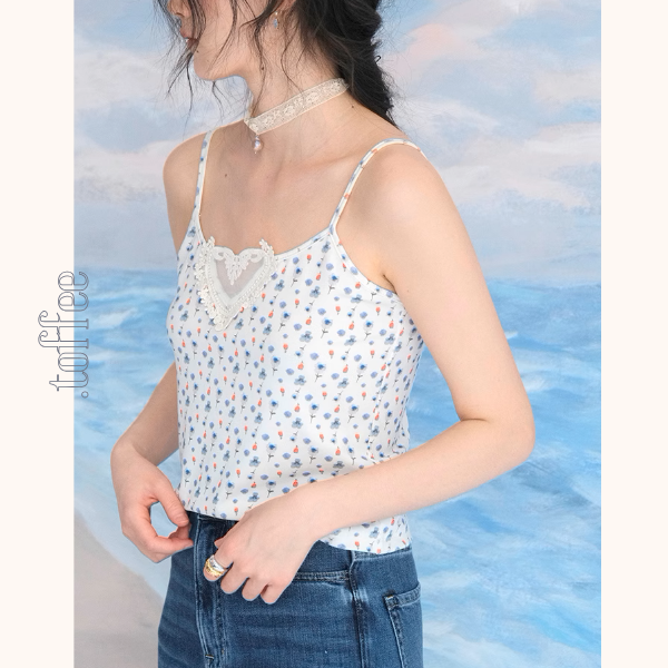 クロップドフーディー＆レースキャミソール小花柄セットアップ《Z00983》