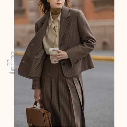 ストライプテーラードジャケット＆ロングプリーツスカートセットアップ《Z00865》