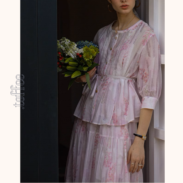 桜ピンクプリーツシャツ＆ミモレ丈ティーアドスカートセットアップ《Z00867》