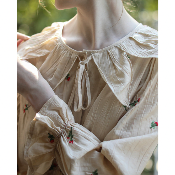 フラワーエンブロイダリーボウタイブラウス w-169