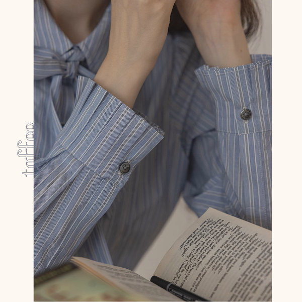 【2color】凛とした冬の朝をまとうボウタイブラウス《Z01173》