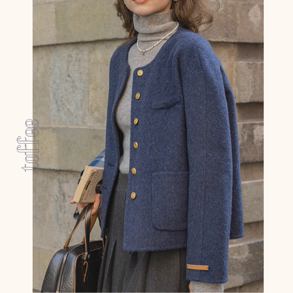 【3color】金のボタンが奏でるアートショートコート《Z01175》