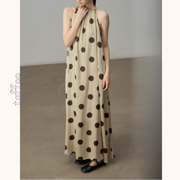 ドットと余白、午後のホルターネックワンピース《Z01119》