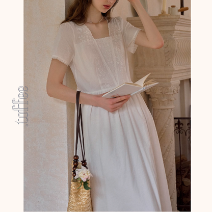 レース刺繍のホワイトロングワンピース《Z01093》