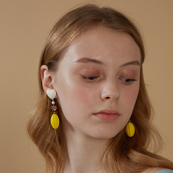 【2pattern】ハート、月と星、黄色の楕円体のドロップイヤーアクセサリー　《Z00796》