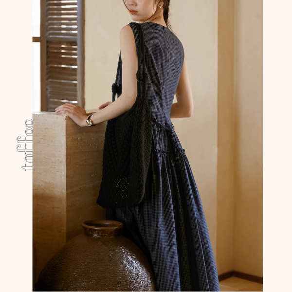 小さな格子のネイビーノースリーブワンピース《Z01089》