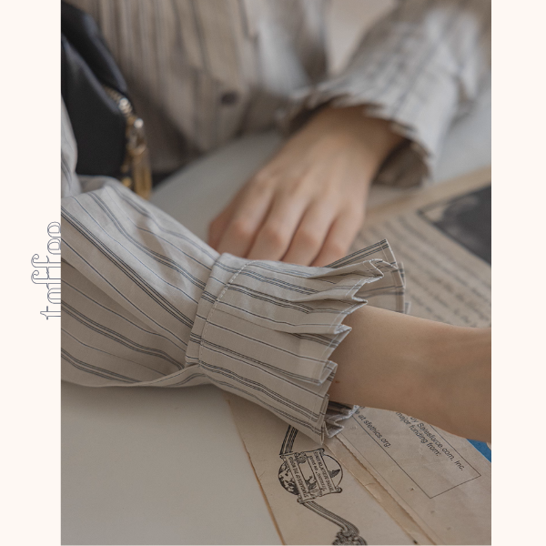 【2color】凛とした冬の朝をまとうボウタイブラウス《Z01173》