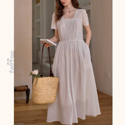 レース刺繍のホワイトロングワンピース《Z01093》