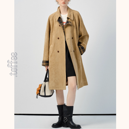 大人レトロに映えるチェック袖口のカーキトレンチコート《Z01182》