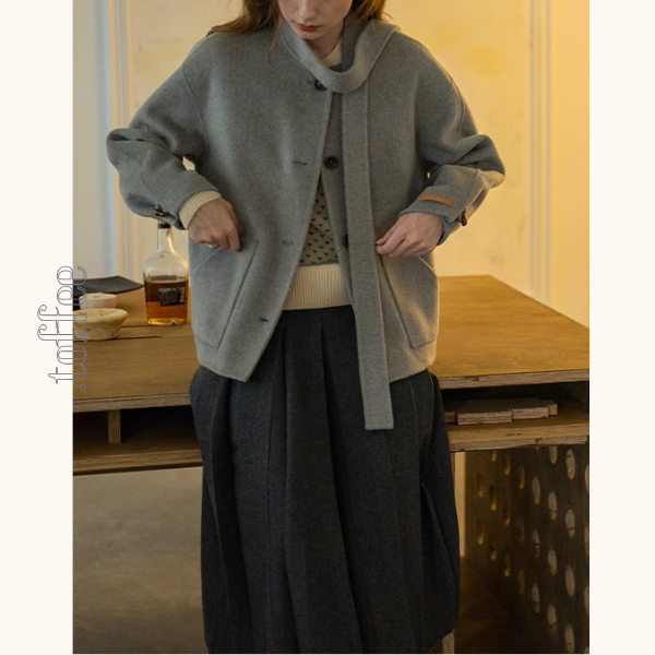 【2color】やさしい風にほどけるタイ付きショートコート《Z01174》