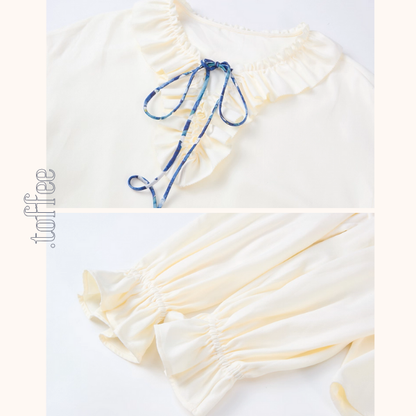 【2color】ひと筆の空を結ぶ、フリルとアートのブラウス《Z01124》