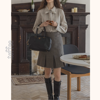 【2color】凛とした冬の朝をまとうボウタイブラウス《Z01173》