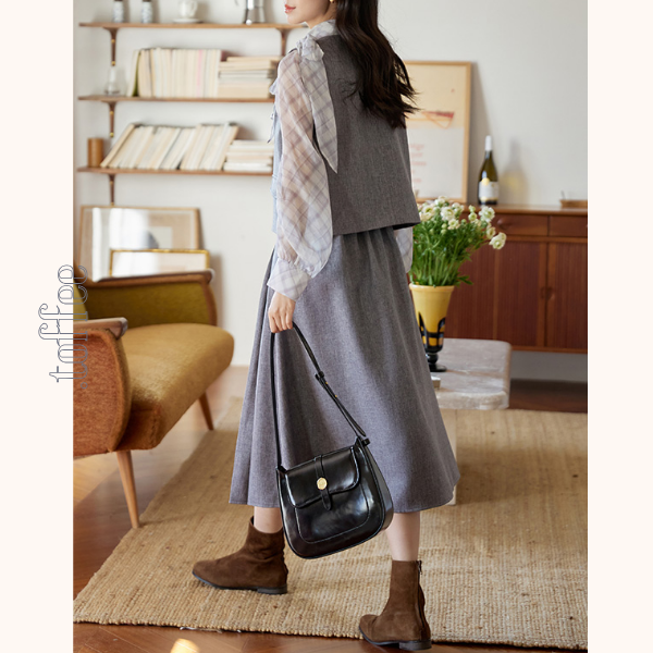 ボウタイ付きベスト＆ミモレ丈プリーツスカートのセットアップ《Z00850》