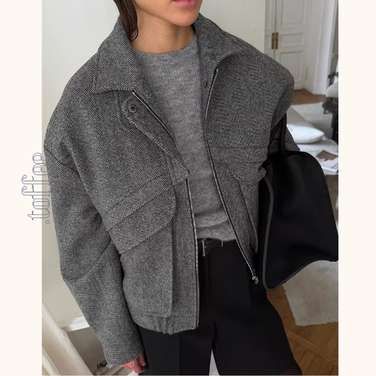 グレーヘリンボーンの大人クロップドジャケット《Z01419》