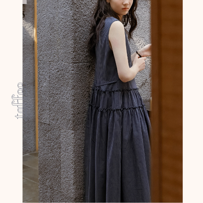 小さな格子のネイビーノースリーブワンピース《Z01089》