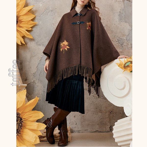 ひまわり刺繍のアートケープコート《Z01128》