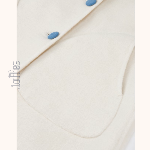 アイリス刺繍のアートボタンコート《Z01130》