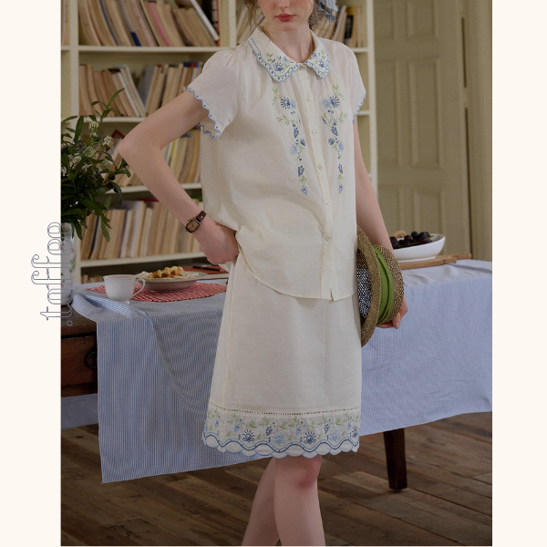 花柄刺繍が映えるレトロ可愛いセットアップ　《Z01117》