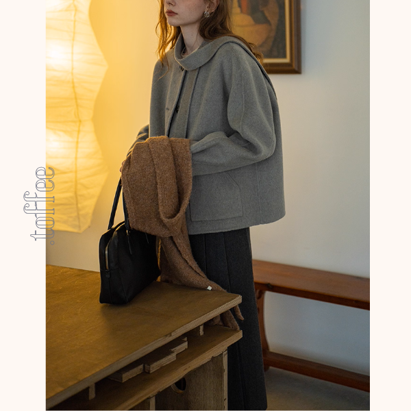 【2color】やさしい風にほどけるタイ付きショートコート《Z01174》