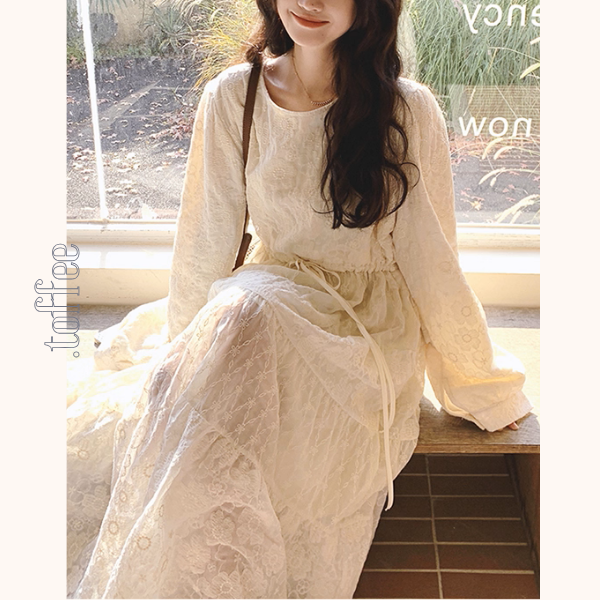 空と花の余白を縫うニットとワンピースのセットアップ《Z01152》