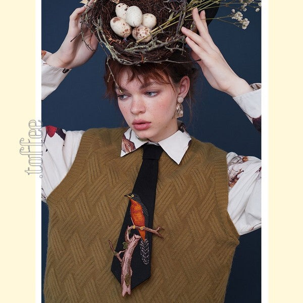 【3color】自由を纏う：手仕事の鳥刺繍タイ　C0179