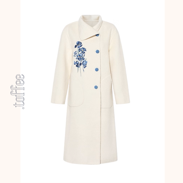 アイリス刺繍のアートボタンコート《Z01130》