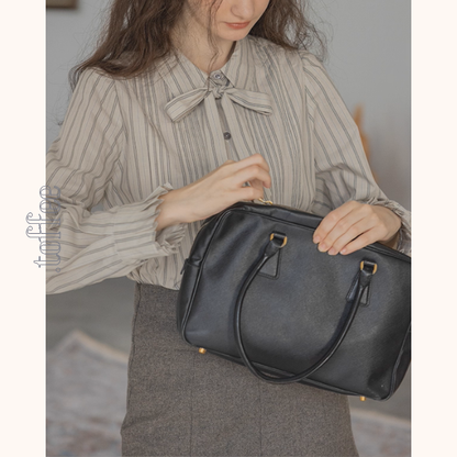 【2color】凛とした冬の朝をまとうボウタイブラウス《Z01173》