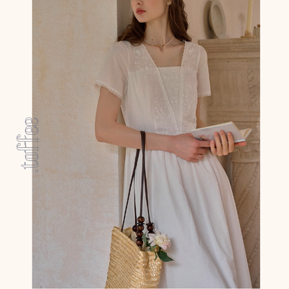 レース刺繍のホワイトロングワンピース《Z01093》