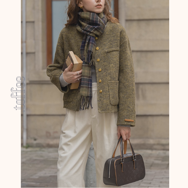 【3color】金のボタンが奏でるアートショートコート《Z01175》