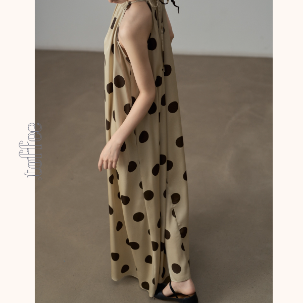 ドットと余白、午後のホルターネックワンピース《Z01119》