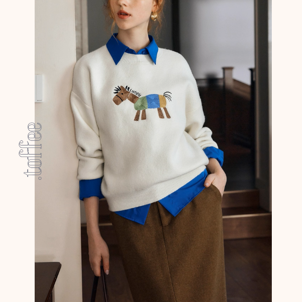 《色彩のたてがみを風に揺らして》ポニー刺繍セーター《Z01147》
