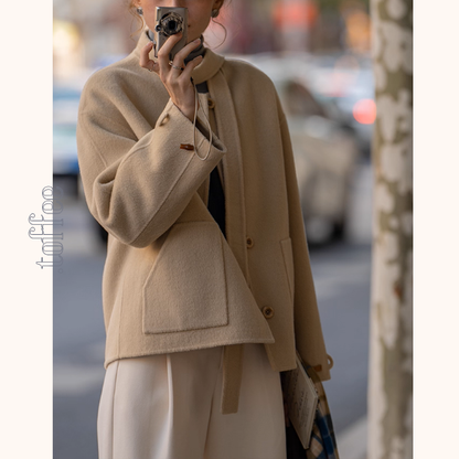 【2color】やさしい風にほどけるタイ付きショートコート《Z01174》