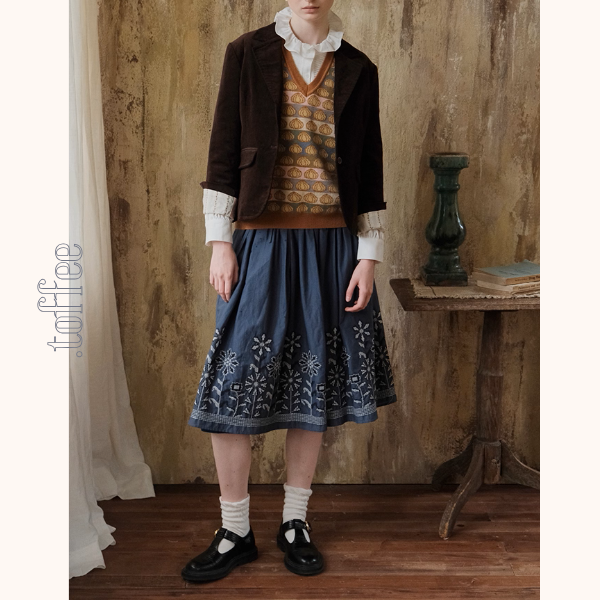 レトロ調花柄刺繍サスペンダースカート《Z01109》