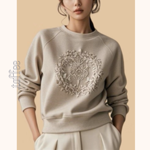 立体リース装飾のクルーネックスウェット《Z01293》