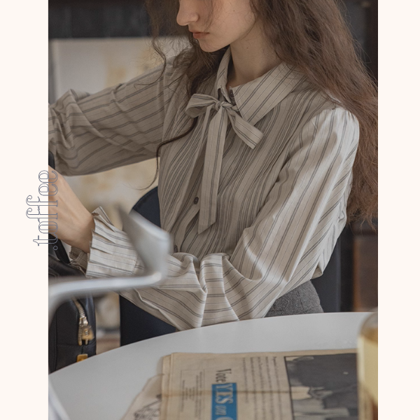 【2color】凛とした冬の朝をまとうボウタイブラウス《Z01173》