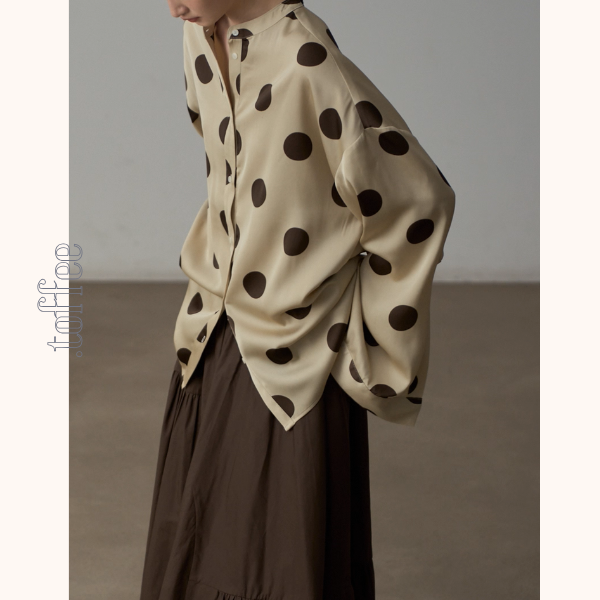 リズムを奏でる、大きな水玉シャツ《Z01120》
