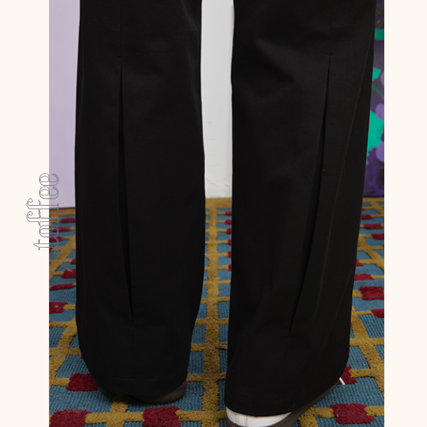 アップル刺繍ブラックストレートパンツ　《Z00693》