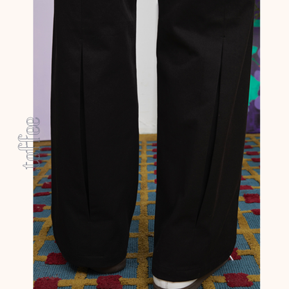 アップル刺繍ブラックストレートパンツ　《Z00693》