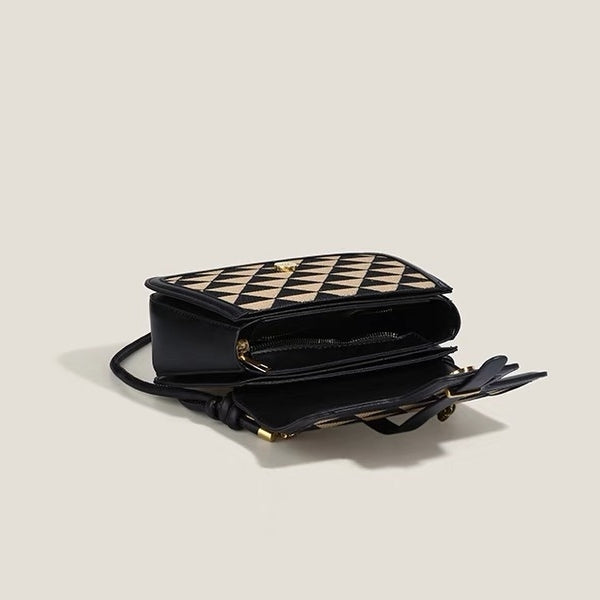 トライアングルプリントフラップメッセンジャーバッグ　AU-170