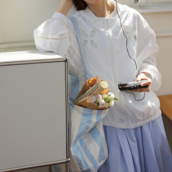 【2color】お花モチーフの中空フードジャケット　Z00353