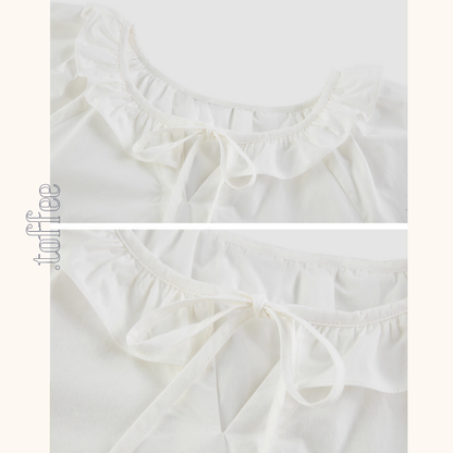 フリルネックとリボンのホワイトブラウス《Z01092》