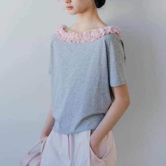 【2color】フリル襟のオフショルダートップ《Z01072》